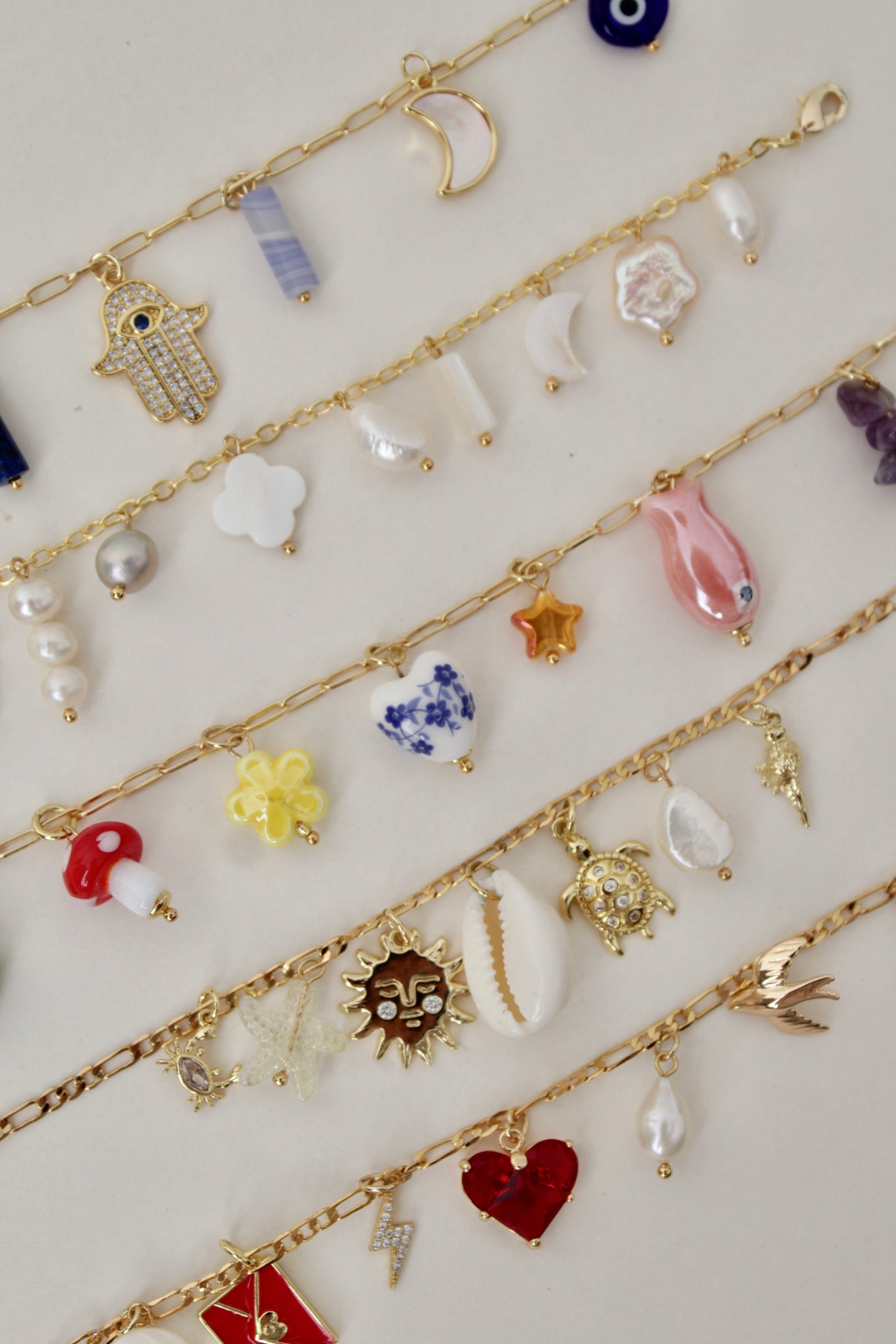 CHAINS AND PENDANTS