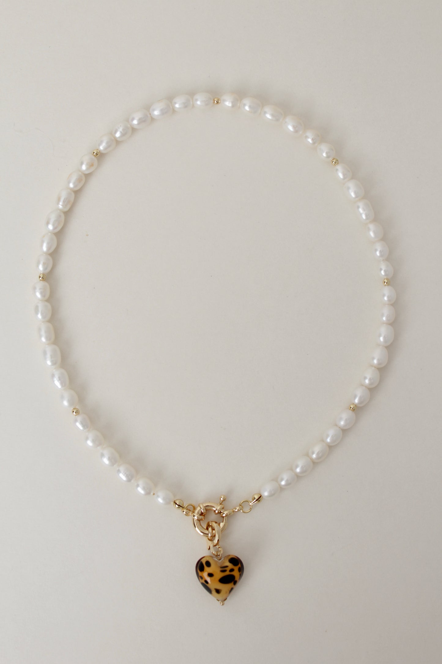 Amore - Pearl necklace with removable heart charm