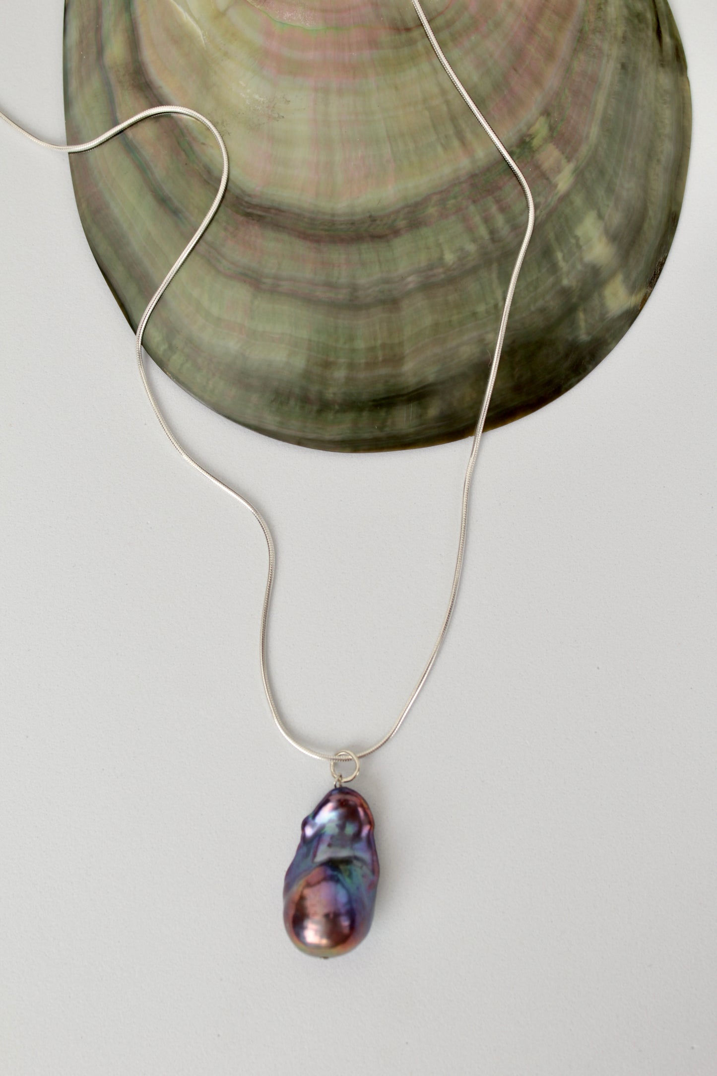 Perla Negra - Black Baroque Pearl Pendant chain
