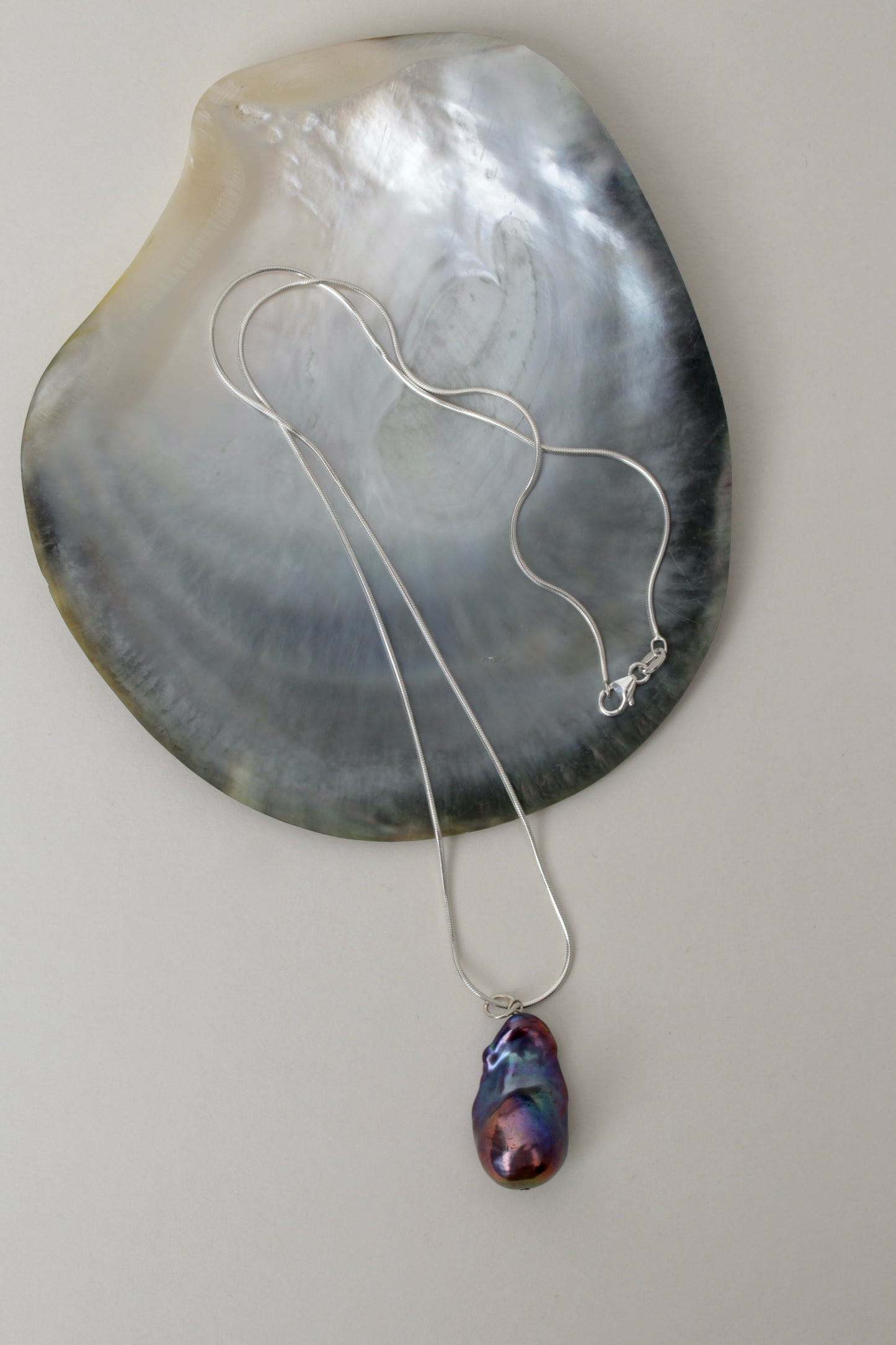 Perla Negra - Black Baroque Pearl Pendant chain