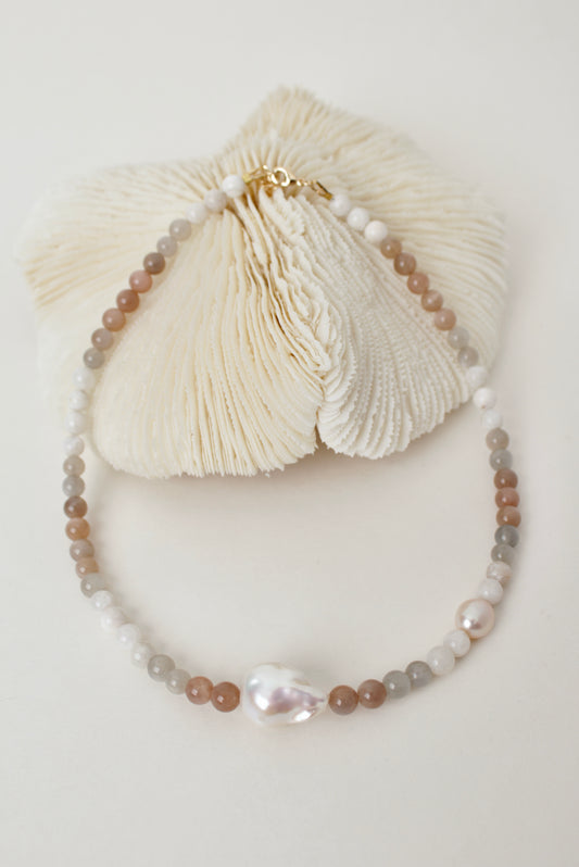 Haze - gradient agate and pearl necklace