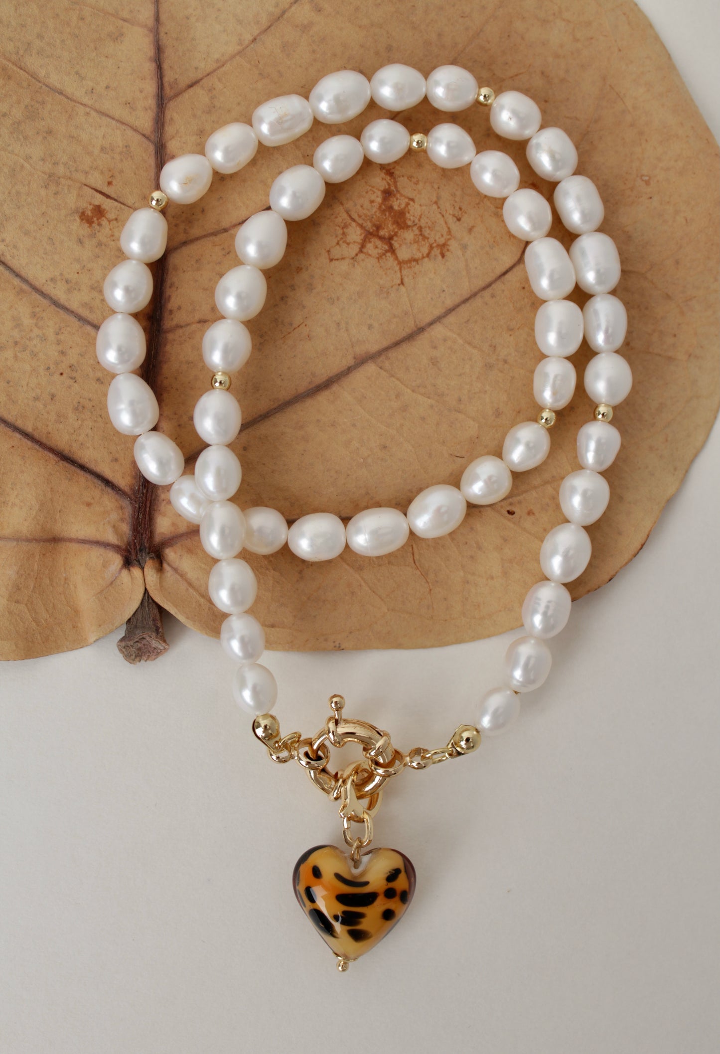 Amore - Pearl necklace with removable heart charm