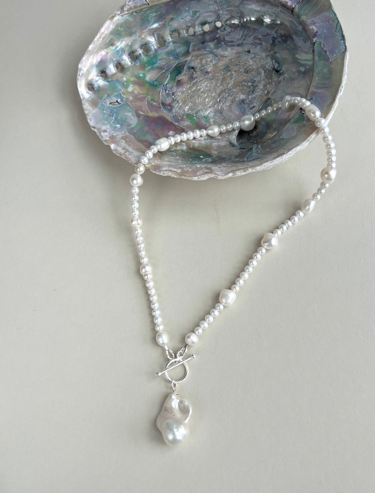 Venus - Baroque Pendant Pearl Necklace