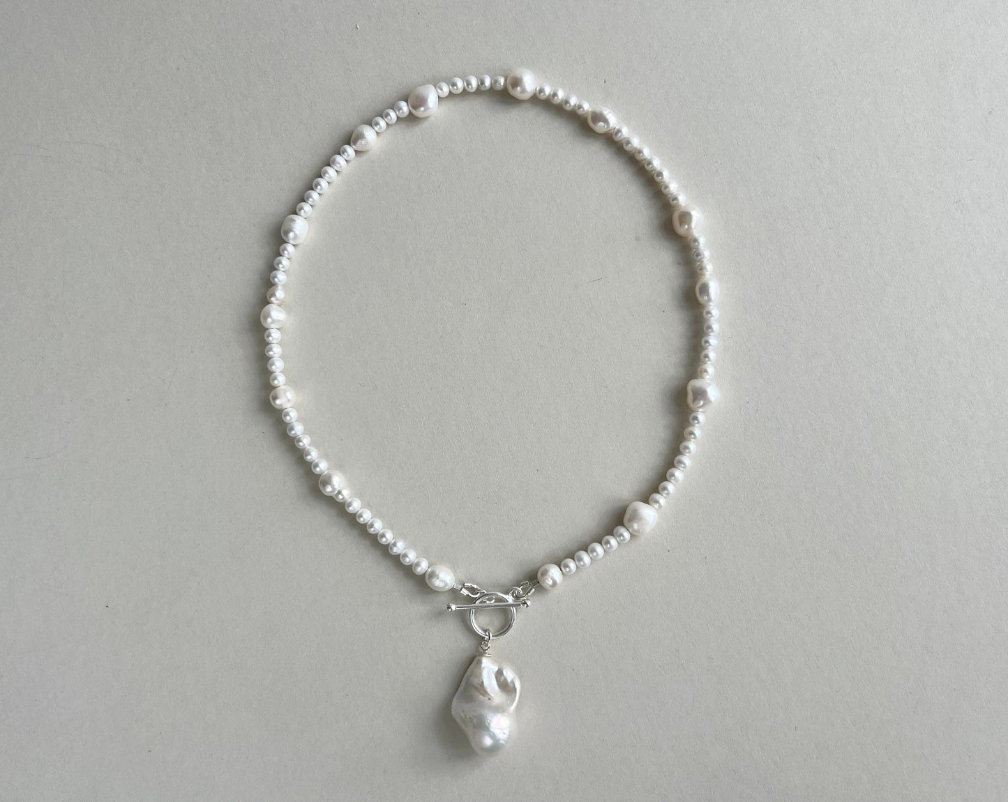 Venus - Baroque Pendant Pearl Necklace