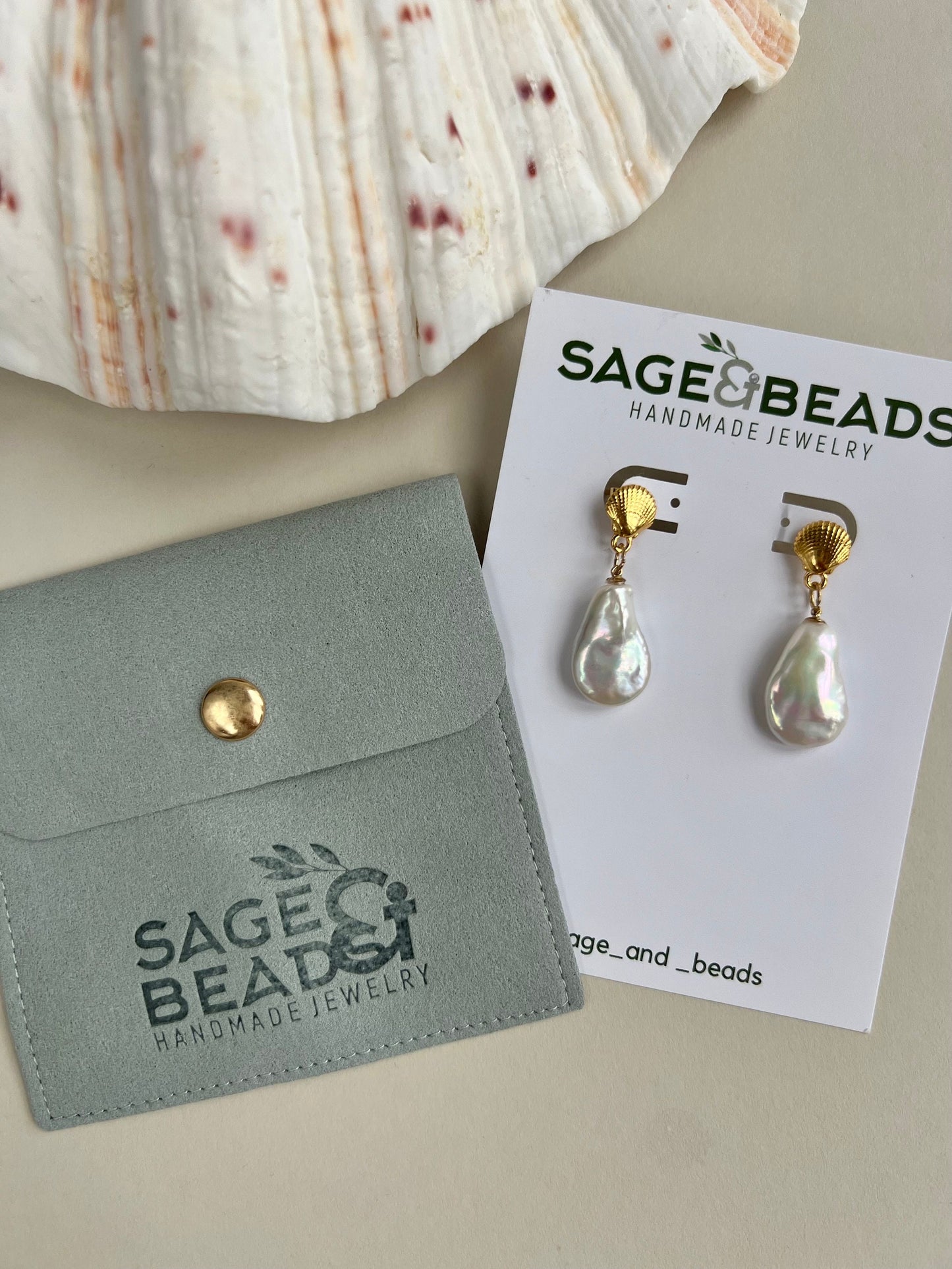 Aura - Shell Stud Pearl Earrings