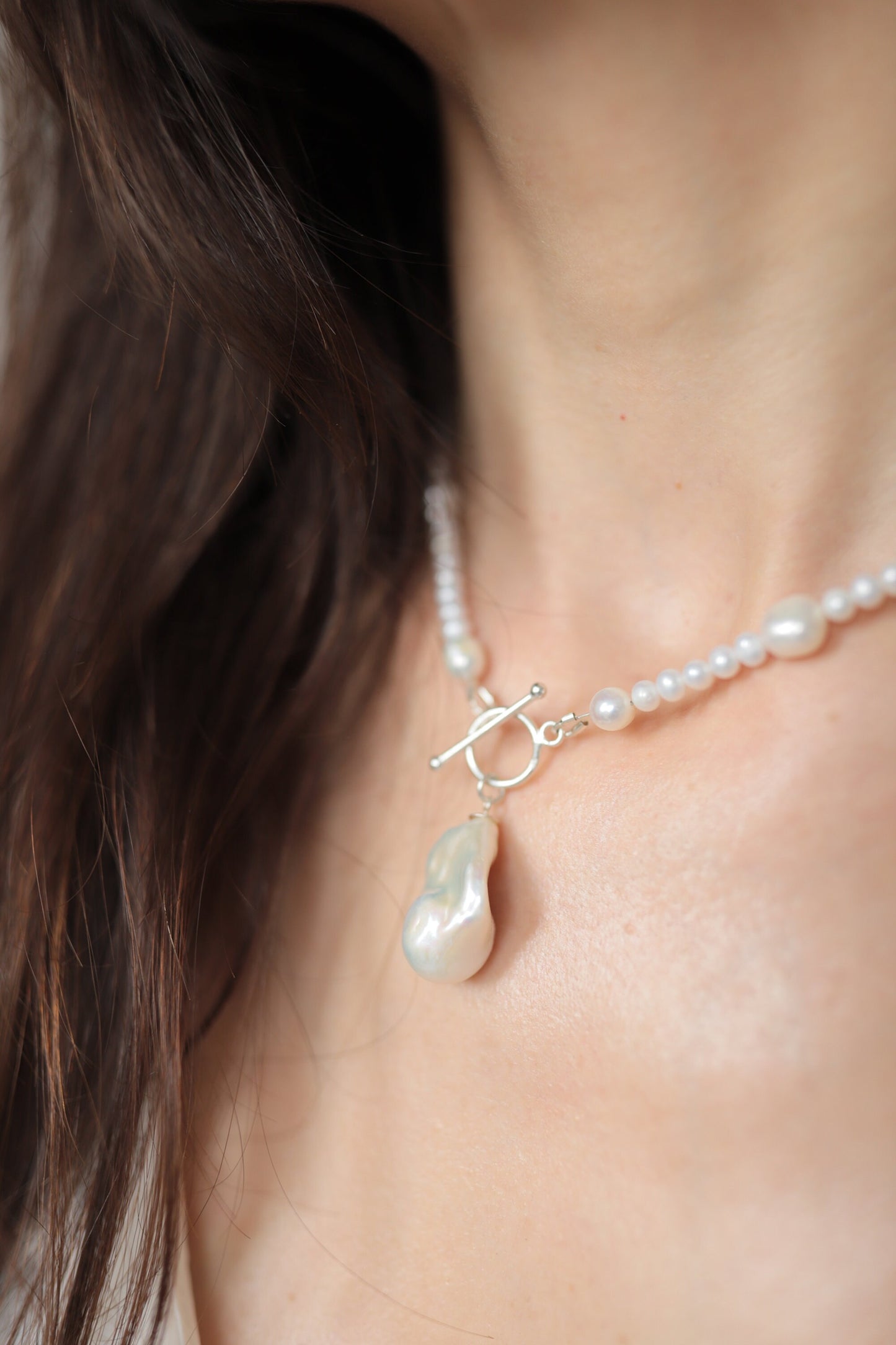 Venus - Baroque Pendant Pearl Necklace