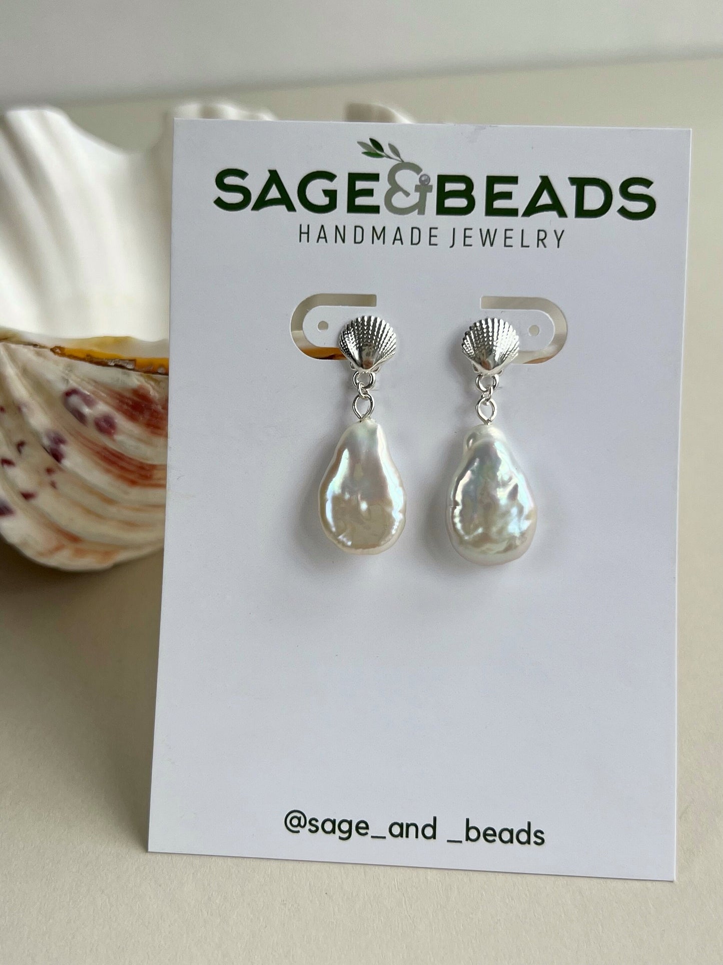 Aura - Shell Stud Pearl Earrings
