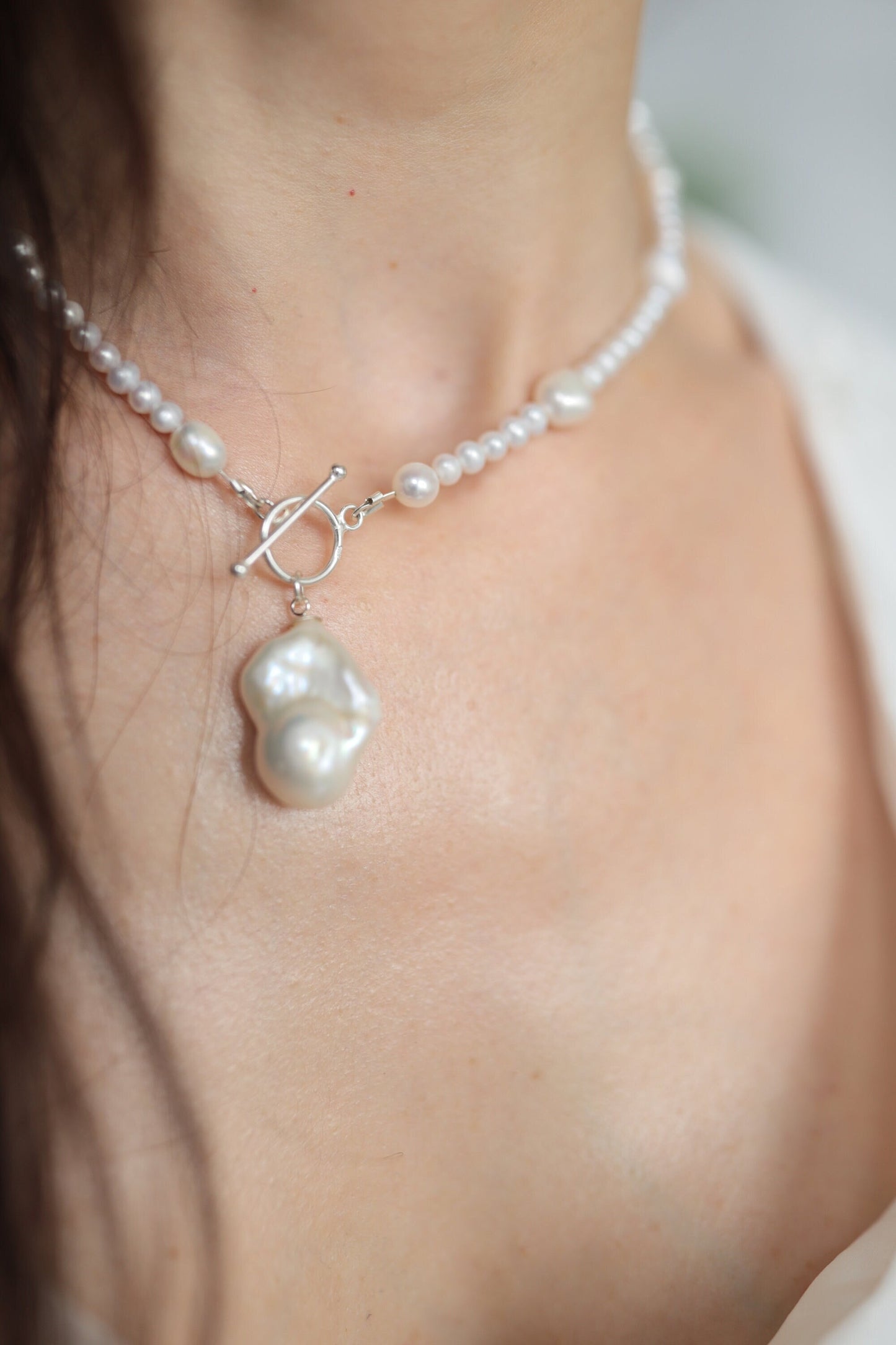 Venus - Baroque Pendant Pearl Necklace
