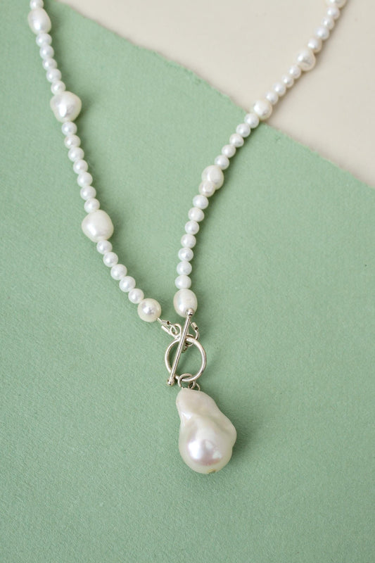 Venus - Baroque Pendant Pearl Necklace