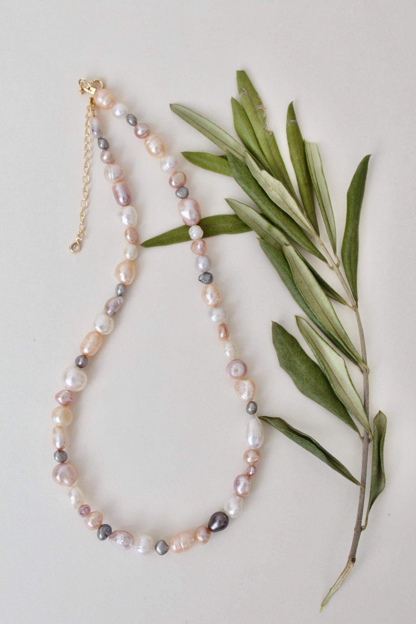 Vesna - Multicolour Pearl Choker