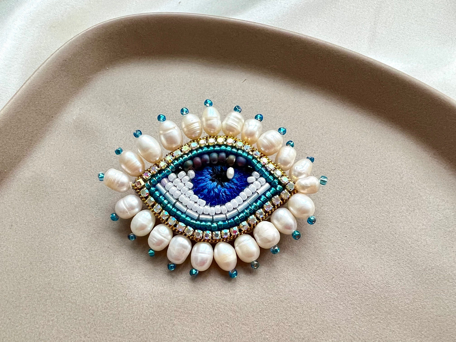 BROOCHES