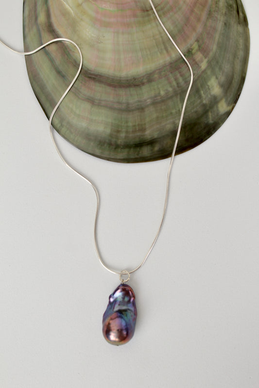 Perla Negra - Black Baroque Pearl Pendant chain