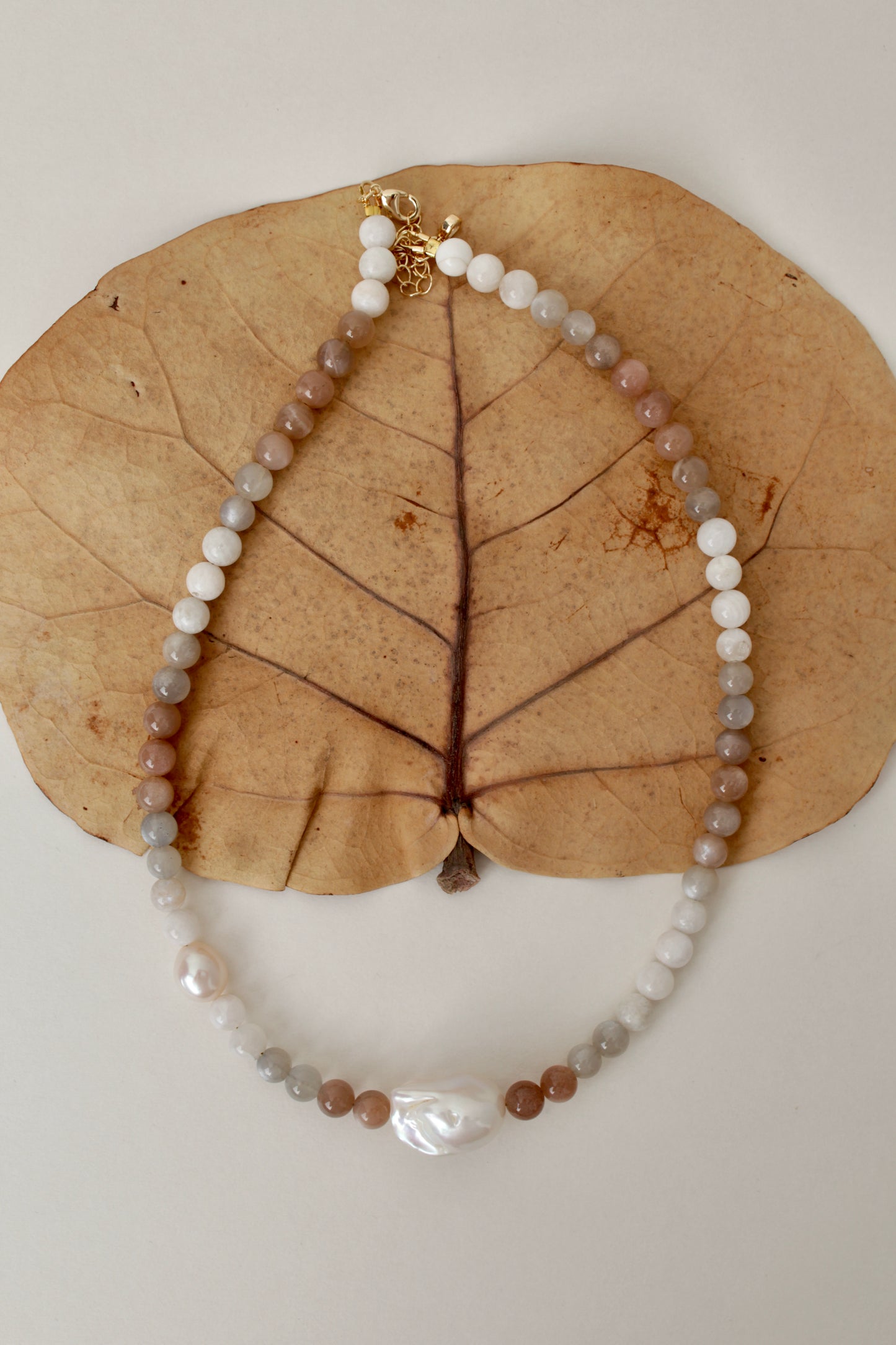 Haze - gradient agate and pearl necklace