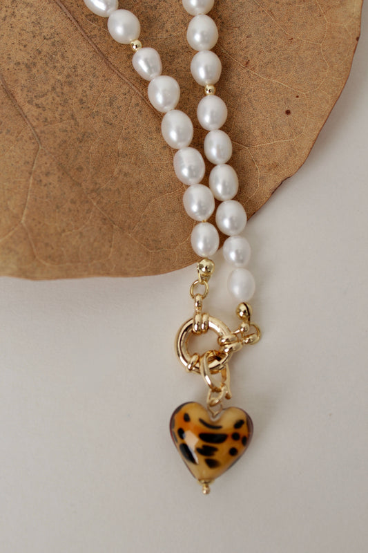 Amore - Pearl necklace with removable heart charm