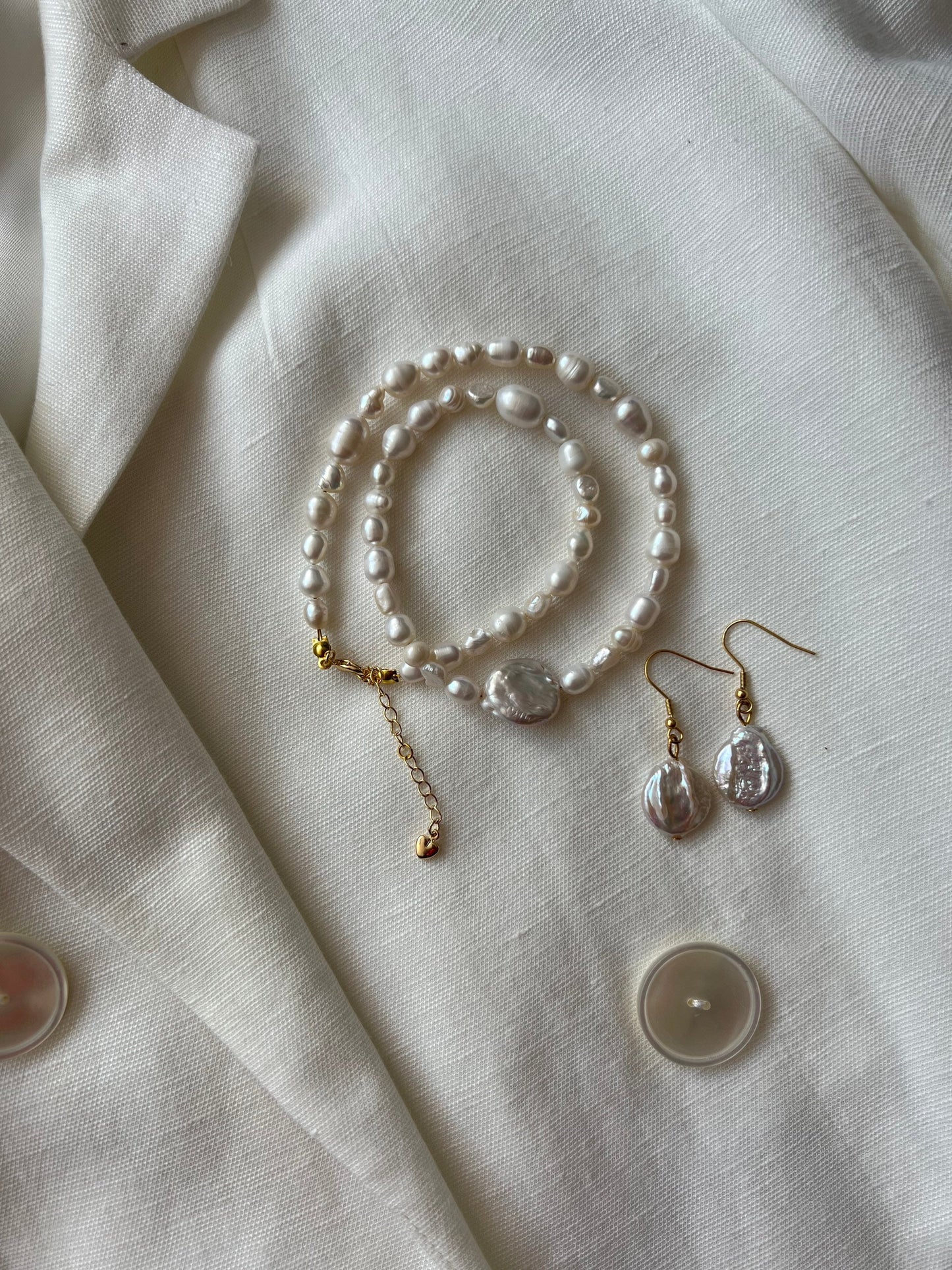 Aurora - Different Sizes Pearl Necklace