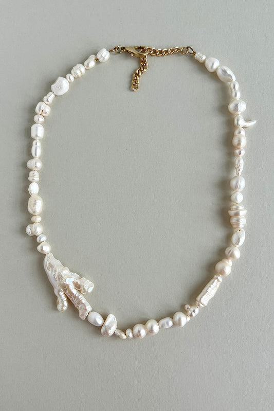 Uma - Statement Pearl Necklace